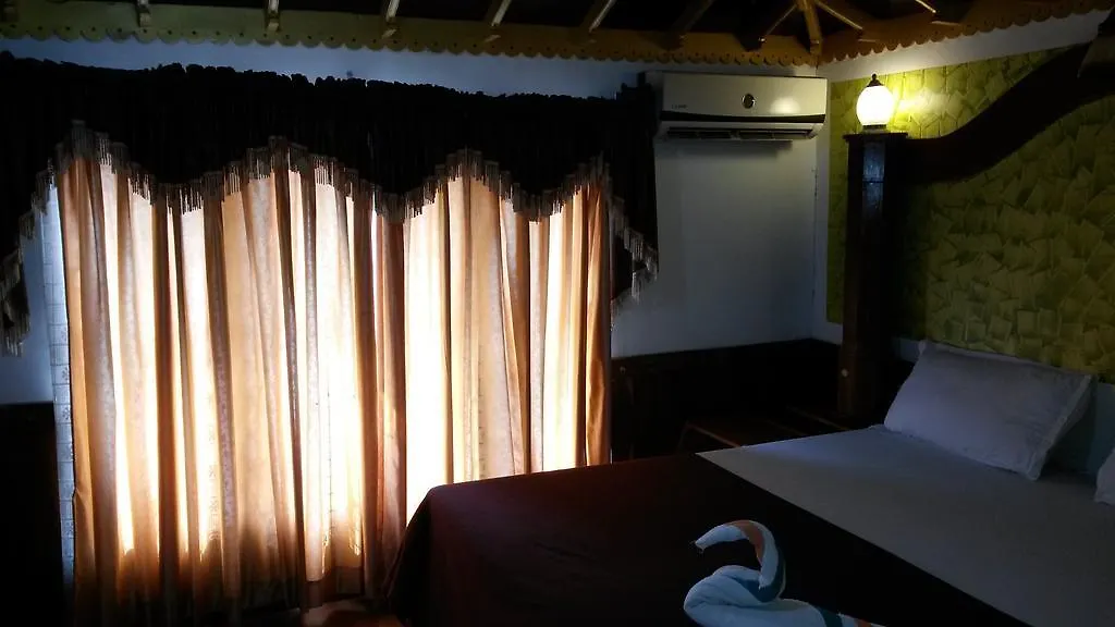 Kv Houseboats Hotel Alappuzha Botel