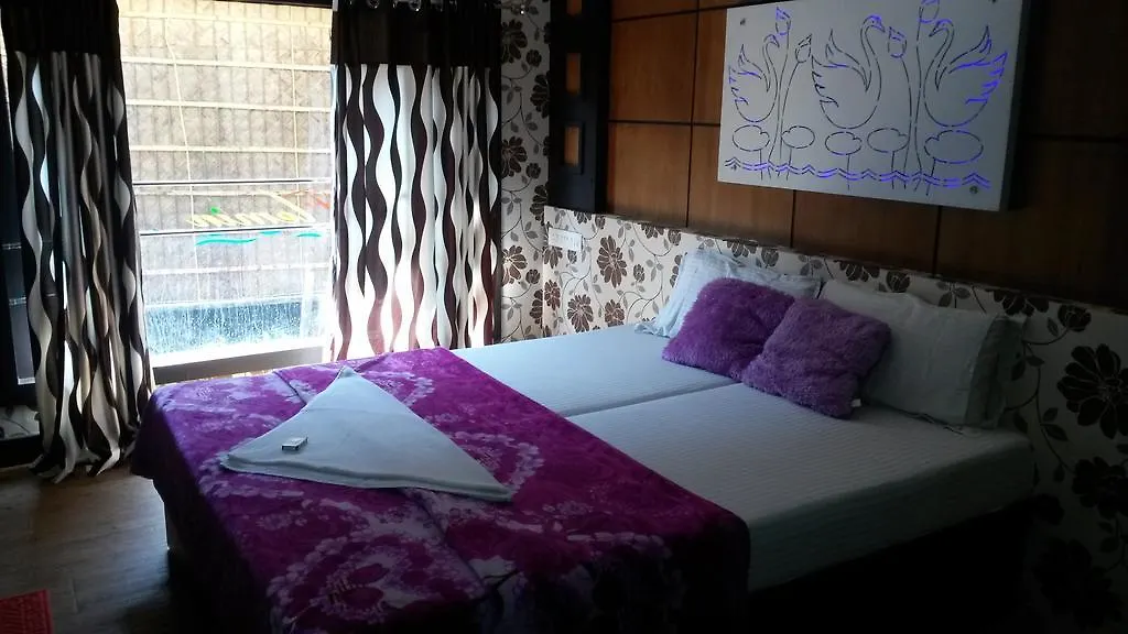 Hotel Kv Houseboats Alappuzha Botel