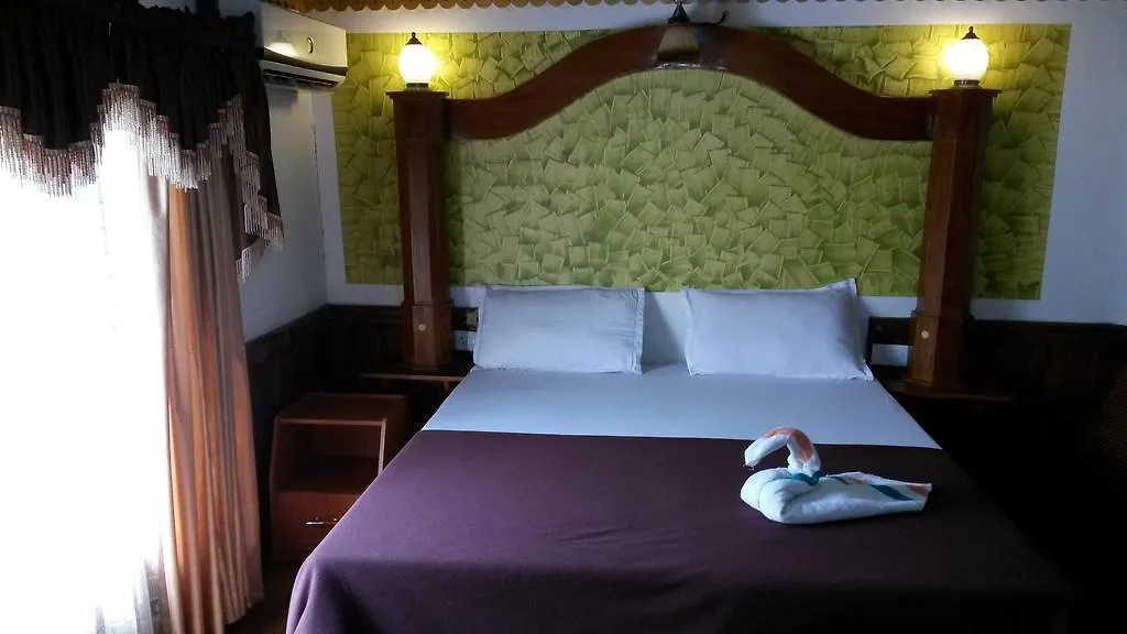 *** Botel Hotel Kv Houseboats Alappuzha India