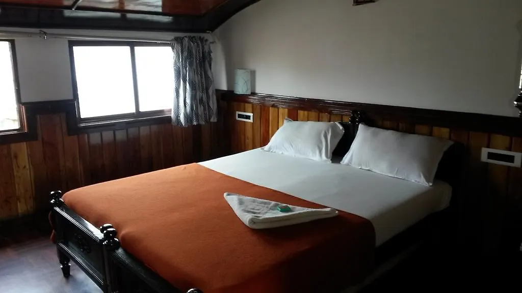 Hotel Kv Houseboats Alappuzha India